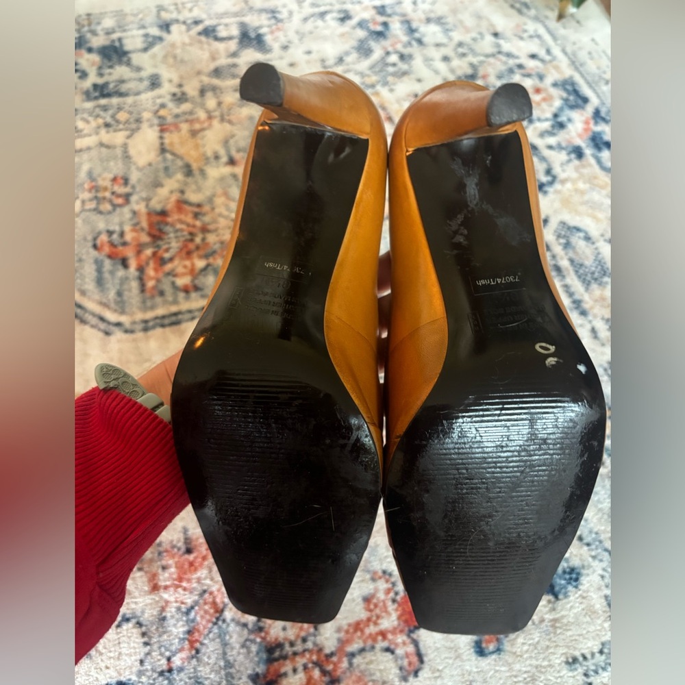 Vintage Bronx Tan Leather Heels - Picture 7 of 7